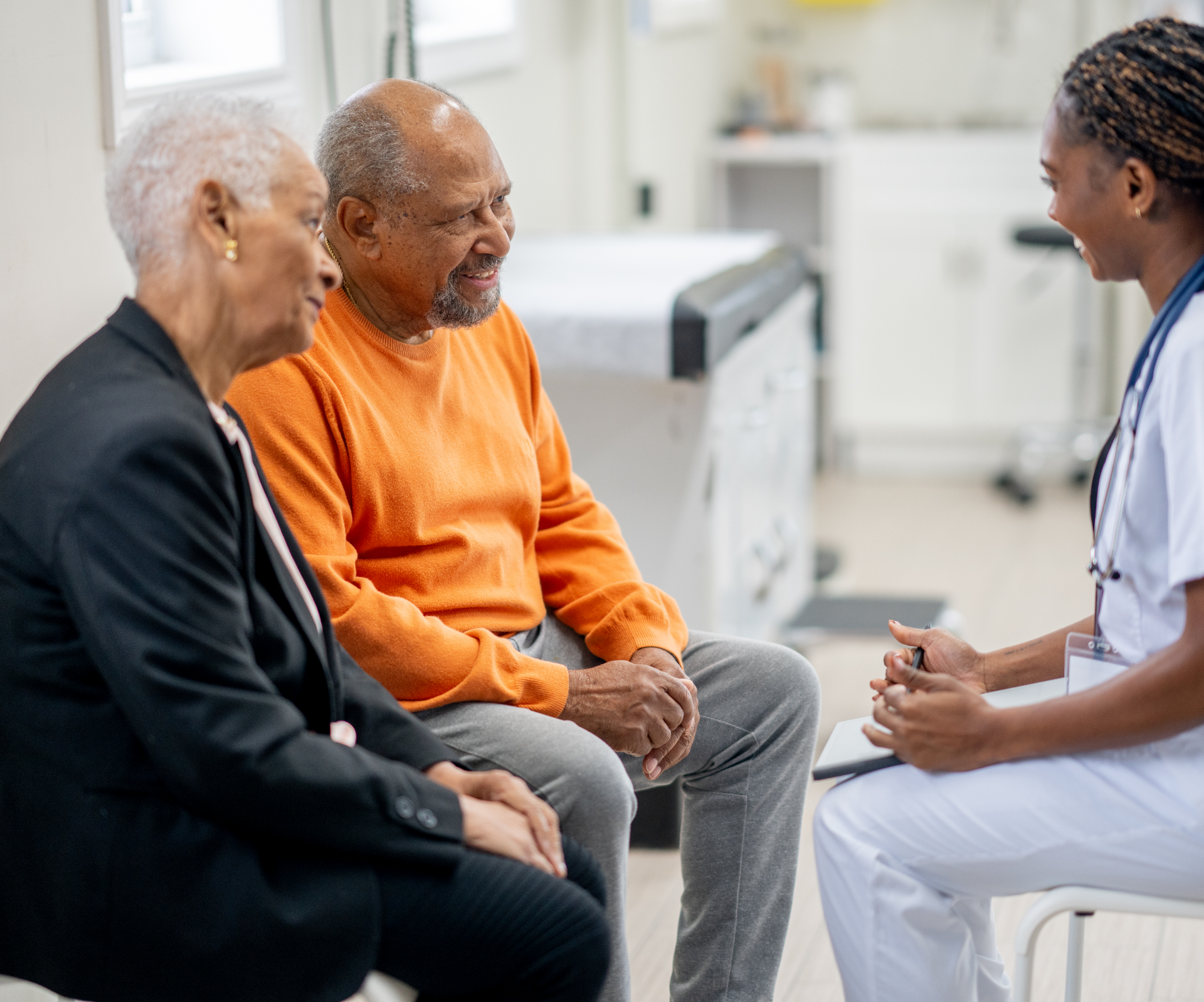 img-bkg-doc-w-patients-diverse